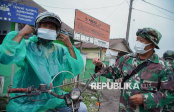 Gunung Semeru Masih Keluarkan Abu Vulkanik, Warga Diimbau Kenakan Masker