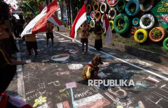 Rayakan Hari Pramuka, Siswa SD di Solo Ekspresikan Kreativitas di Jalan