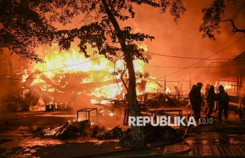 Penampakan Kericuhan di Kalibata Semalam, Kios dan Kendaraan Hangus Dibakar Massa