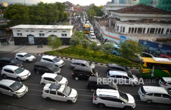 Antisipasi Macet Libur Nataru, Polisi Terapkan One Way & Contraflow di Jateng dan Yogya