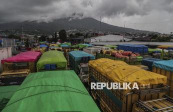 In Picture: Antrean Kendaraan Menumpuk di Pelabuhan Ferry Bastiong Ternate