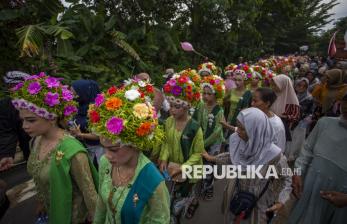 In Picture: Pesta Adat Ngarot, Tradisi Sambut Musim Tanam Padi di Indramayu