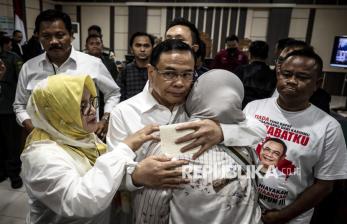 Momen Sudewo Peluk Keluarga Usai Divonis 8 Tahun 6 Bulan Penjara