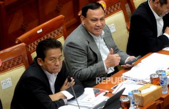 Ketua KPK Firli Bahuri saat bersama pimpinan KPK mengikuti rapat kerja bersama DPR. Pimpinan KPK menolak pengunduran diri Direktur Penyidikan Brigjen Asep Guntur.