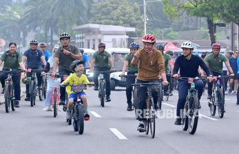 Susuri Kawasan Sudirman-Thamrin, Presiden Jokowi Gowes Bareng Jan Ethes