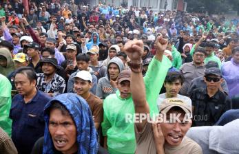 Massa Geruduk Kantor Pemkab Bogor, Minta Aktivitas Tambang Kembali Dibuka