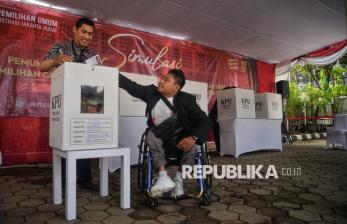 In Picture: Ratusan Warga Antusias Ikuti Simulasi Pemungutan Suara Pilgub DKI Jakarta