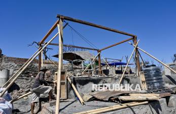75 Rumah Adat Sade Mulai Dibangun Kembali Pascakebakaran