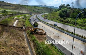 In Picture: Progres Perbaikan Jalan Tol Cisumdawu yang Rusak Akibat Pergerakan Tanah
