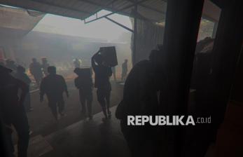 In Picture: Pabrik Bingkai di Cibinong Kebakaran, Tidak Ada Korban Jiwa