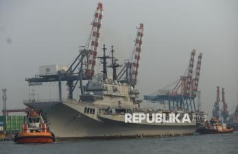 Kapal Induk Giuseppe Garibaldi Bersandar di Tanjung Priok