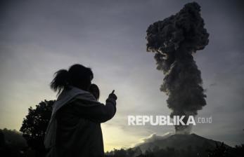 Gunung Ibu di Halmahera Erupsi, Tinggi Kolom Abu Mencapai 4.000 meter