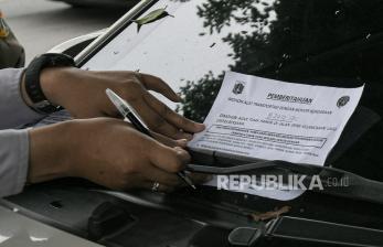 Viral Trotoar Jadi Tempat Parkir, Kasatpol PP DKI Minta Pemilik Restoran Tanggung Jawab