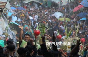 Perang Tomat, Tradisi Membuang Energi Negatif dan Menyemai Harapan Baru