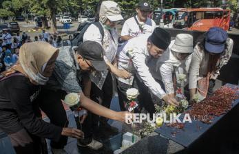 Tabur Bunga dan Doa Bersama Warnai Peringatan Peristiwa 98 di Kampus Trisakti