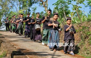 Santri Gelar Aksi Peduli Lingkungan, dari Tanam Pohon hingga Bersihkan Sungai