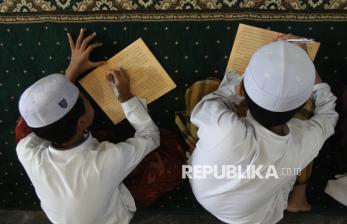 Mengaji Kitab Kuning, Tradisi Ramadhan di Pesantren Bahrul Maghfiroh Malang