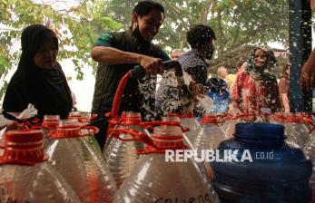 Terdampak Karhutla dan Kekeringan, Warga Pulang Pisau Dapat Bantuan 7.200 Liter Air Bersih
