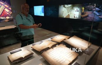 Melihat Koleksi Alquran di Holy Quran Museum