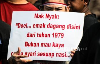In Picture: Pedagang Pasar Barito Menolak Direlokasi