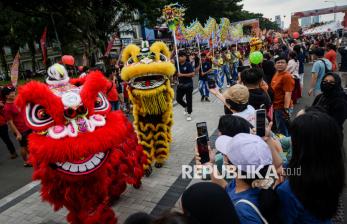 In Picture: Atraksi Barongsai Semarakkan Festival Cap Go Meh di Tangerang