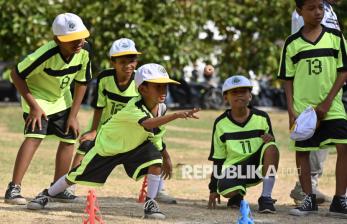 Melihat Keseruan Siswa Adu Keterampilan dalam Lomba Permainan Tradisional
