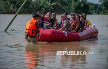 Banjir Setinggi 1,5 Meter Putus Akses Jalan di Kabupaten Serang