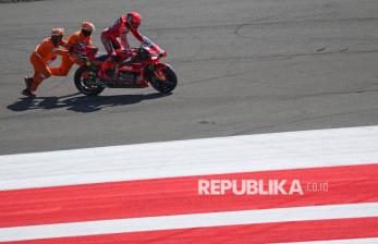 In Picture: Latihan Bebas MotoGP Indonesia: Marc Marquez Jatuh, Marco Bezzecchi Jadi yang Tercepat