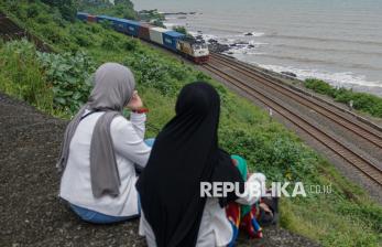 Bukit Cinta Jadi Spot Favorit Ngabuburit Warga Batang