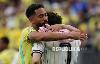 Pelukan Matheus Cunha untuk Ao Tanaka, Momen Humanis di Balik Laga Brasil vs Jepang