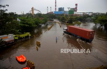 Banjir Rob Landa Semarang-Demak, Walhi: Hentikan Relokasi Mangrove untuk Tol