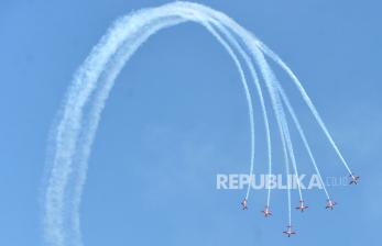 In Picture: Aksi Memukau Jupiter Aerobatic Team di Bali International Airshow 2024