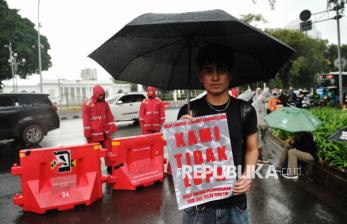 In Picture: Aktivis HAM Ikuti Aksi Kamisan di Seberang Istana, Tolak Pengesahan RUU TNI