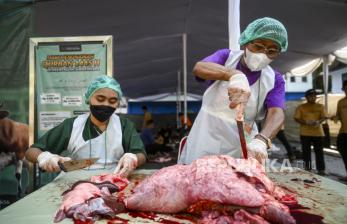 In Picture: Pemeriksaan Kelayakan Daging Kurban di Masjid Sunda Kelapa