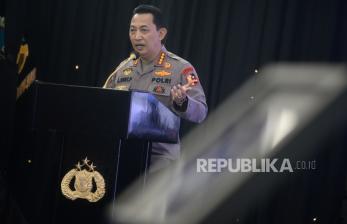 Kapolri Jenderal Pol Listyo Sigit Prabowo memberikan sambutan dalam acara Rakernis Divpropam Polri T.A 2021 di di Mabes Polri, Jakarta, Selasa (13/4). Dalam acara tersebut juga diluncurkan aplikasi Propam Presisi yang merupakan sarana pelayanan kepada masyarakat atau pelapor sehingga lebih cepat, mudah, transparan, akuntabel dan informatif.Prayogi/Republika.