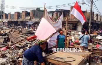 Ratusan Lapak Ilegal di Pasar Cisalak Ditertibkan, Pedagang Direlokasi