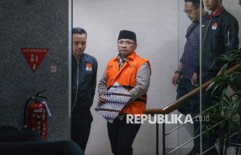 Kenakan Rompi Oranye, Yaqut Cholil Qoumas Resmi Jadi Tahanan KPK