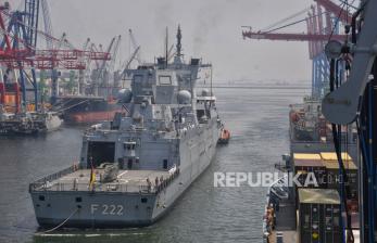 Kapal Perang Jerman Bersandar di Pelabuhan Tanjung Priok