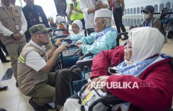 Wamenhaj Tinjau Embarkasi Kertajati, Cek Layanan Jamaah Haji Lansia dan Disabilitas