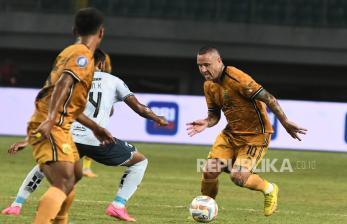 Aksi Debut Radja Nainggolan Bersama Bhayangkara FC di Liga 1