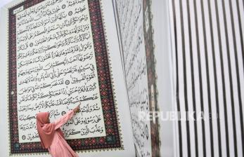 In Picture: Replika Al Quran Raksasa Setinggi 4 Meter Meriahkan Festival Al-Adzom