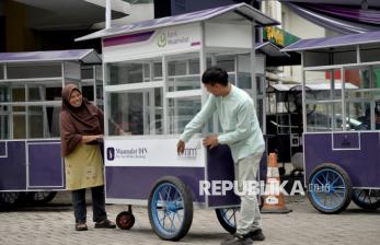 In Picture: Bantuan Gerobak dan Modal Usaha untuk Pelaku UMKM