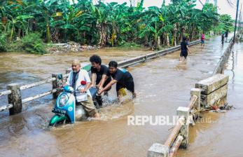 Kali Angke Meluap, Sejumlah Wilayah di Kembangan Selatan Jakbar Terendam Banjir