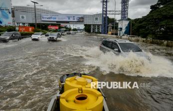 In Picture: Jalan Tol Sedyatmo Akses Bandara Soetta Tergenang Banjir