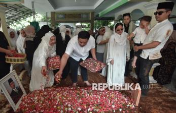 Keluarga dan Kerabat Antarkan Suryadharma Ali ke Peristirahatan Terakhir