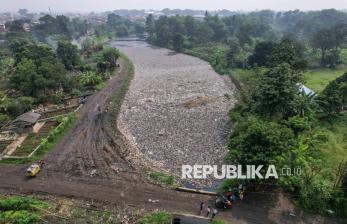 In Picture: Potret Sungai CItarum Lama yang Kembali Dipenuhi Sampah