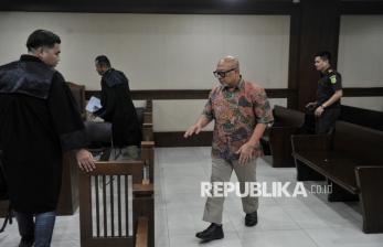 In Picture: Dono Parwoto Jalani Sidang Perdana Kasus Korupsi Tol MBZ