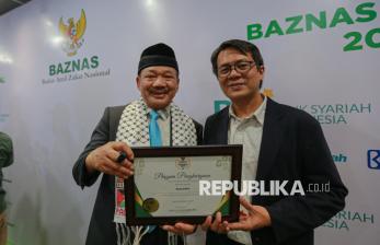 Republika Raih Penghargaan Media Online Pewarta Gerakan Zakat Terbaik