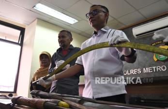 Polisi Gelar Rilis Temuan Jenazah di Kali Bekasi, 21 Senjata Tajam Diamankan