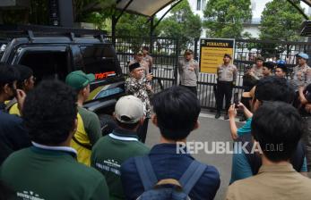 In Picture: Tolak Keberadaan Toko Minol, Pemkot Kota Bandung Disambangi Persis